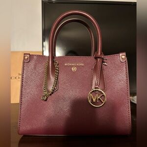 MICHAEL KORS BURGUNDY BAG - WITH STRAP AND BRACLET